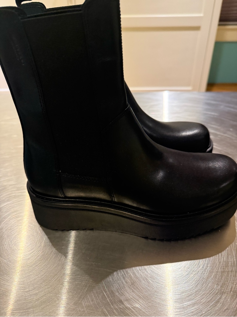 Vagabond Women’s Black Platform Chelsea Boots - Sleek Slip-On Style
